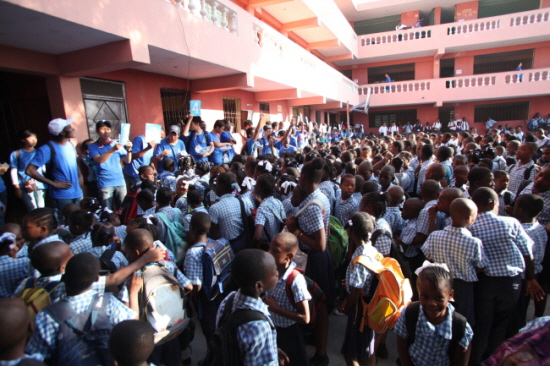 ▲ 2012 아이티 월드캠프에 모인인 학생들