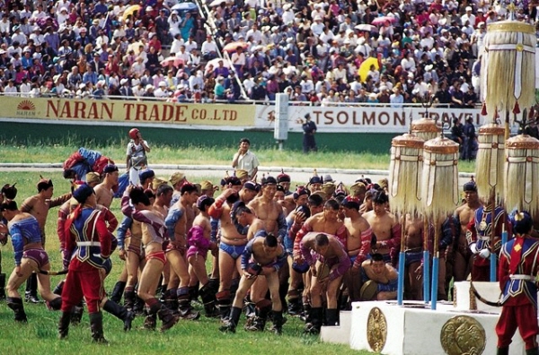 ▲ 몽골에서 가장 큰 축제 '나담'       사진출처 : 몽골 울란바타르 문화진흥원