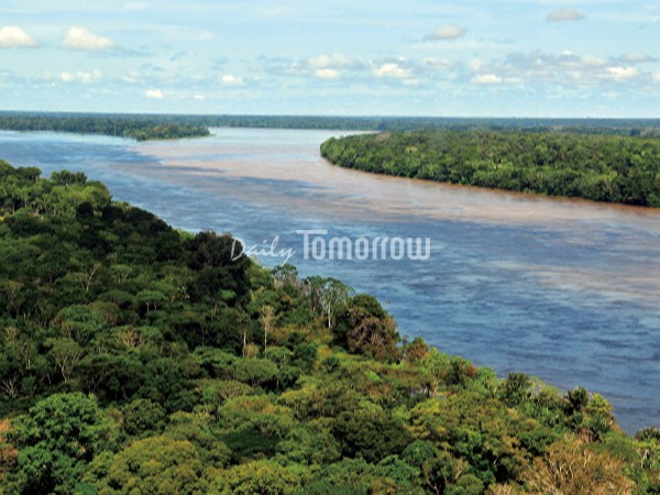 ▲ 지구 산소의 20% 이상을 아마존 우림이 생성한다고 한다. 이러한 열대림의 파괴는 자연재해로 인한 손실도 있지만 인위적 파괴에 의한 것이 대부분이다. 한번 파괴된 열대 우림은 쉽게 생태계의 복구를 이룰 수 없다. (사진:아마존 강의 열대우림)