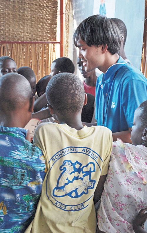 불어를 사용하는 부룬디 어린이들을 위해 영어캠프를 열어 영어동요를 가르쳤다. 아이들은 외국인의 하얀 피부, 생머리를 마냥 신기해했다.