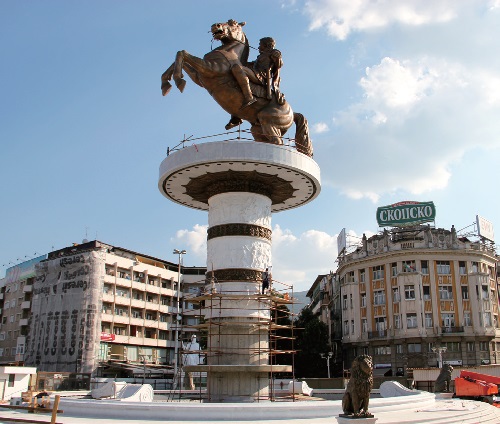 수도 스코페는 도시 곳곳에 동상이 세워져 있다. 그 중 제일은 중앙광장에 있는 알렉산더 대왕의 동상이다.