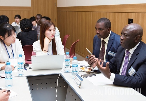 장 보스코 장관은 지난 7월, 한국에서 열린 세계청소년부장관포럼에 참석해 19개국의 장관들과 함께 청소년들에게 긍정적인 마인드를 심는 길에 대해 모색했다.