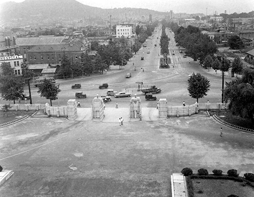 1958년 당시 중앙청에서 세종로까지 도로 전경 (사진제공 국가기록원)