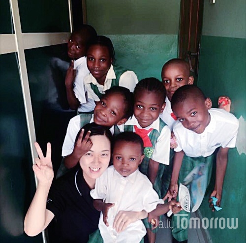 밝고 순수한 나이지리아 어린이들과 행복한 나날을 보낸 김하은 씨.