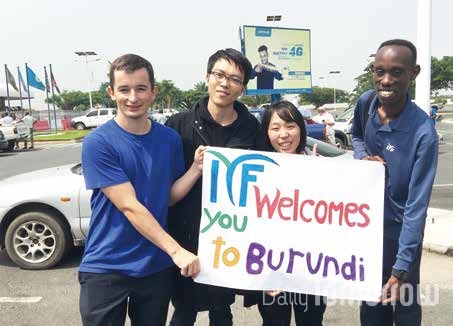 부룬디에 처음 도착했을 때 먼저 와 있던 봉사단원들로부터 환영을 받았다.