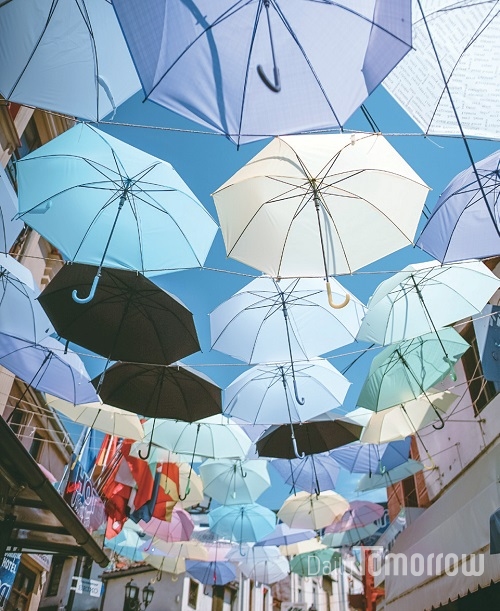 재래시장 곳곳에서 독특하고 아기자기한 디자인을 볼 수있다. 우산으로 꾸며 놓은 식당이 예쁘다.