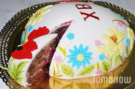러시아에서는 부활절을 맞아 꿀리치라는 원통형 모양의 빵을 즐겨 먹는다(사진 recept-torta)