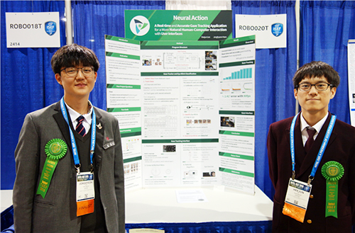 5월 18일 미국 피츠버그에서 개최된 2018 국제과학기술경진대회에 한국 대표로 참가한 이희준(동안고등학교 2학년)‧함종현(한국디지털미디어고등학교 2학년) 학생 팀의 ‘뉴럴액션’ 작품이 로봇·지능형기계 분야에서 본상 4등상을 수상했다.