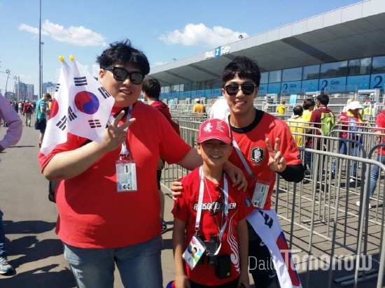18일 오후1시(현지시간) 2018러시아월드컵 F조 한국vs스웨덴 경기가 열리는 러시아 니즈니 노브고로드 경기장 앞에 붉은악마들이 속속 모여들고 있다.ⓒ장현승 글로벌리포터