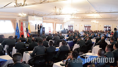 콜롬비아 육군사관학교 장성과 장교들이 ‘마음을 연결하는 소통’이라는 주제로 진행된 마인드강연을 경청하고 있다.