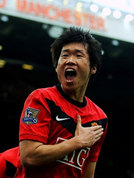 Ji-sung Park debuted as a pro with Japan’s Kyoto Sanga FC in 2000. Then after playing some time with PSV Eindhoven, he joined the world’s best Manchester United in 2005 and played a vital role in winning Champions League trophy. He started his national team career in 2000 as he played for the Olympic team and played in three consecutive World Cups in 2002, 2006, and 2010. He currently is working hard for the advancement of soccer as the Chief of Youth Strategy Dept. at the Korea Football Association, a Global Ambassador for Manchester United, and the Director of JS Foundation.