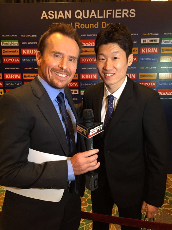 Sports journalist Jason Dasey and Park at the 2018 World Cup draw held in Kuala Lumpur, in April, 2016. (c)Chuckvarys