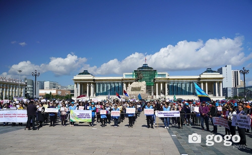 몽골 전국 130여 개 학교 및 유치원 교사들이 임금 인상을 요구하며 집단 파업에 돌입했다.ⓒgogo
