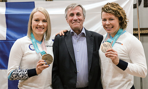 평창 동계올림픽에서 메달을 획득한 핀란드 선수들과 함께.