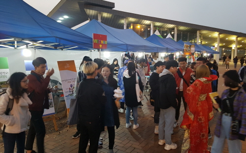영남대학교가 지난 9일 영남대 정문 수변무대와 천마로 일대에서 'YU Cultural Festival'을 개최했다. 사진=영남대