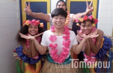 피지 학생들을 위해 청소년 캠프, 강연회,, 댄스클래스 등을 열였다. 행사에서 선보일 공연을 준비하다가 사진촬영을 했다. (사진=이종언)