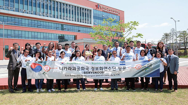 2018년 니카라과 교원 20명이 한국을 방문해 열흘간 경기도교육청이 실시한 교육정보화 연수에 참여했다.