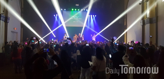 4월 28일 오후 7시(현지시간), 푸에르토리코의 수도 산후안에 위치한 앰베세더 공연장에서 열린 한국 아이돌 그룹 VAV의 'VAV 2019 MEET & LIVE TOUR IN NORTH AMERICA' 콘서트 현장.ⓒ최은성 글로벌리포터