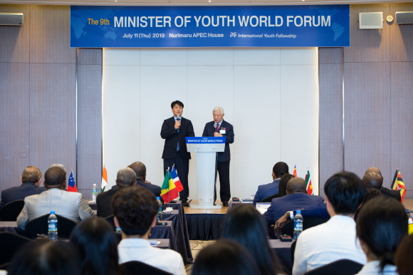 세계청소년부장관포럼에서 연설을 하고 있는 IYF 설립자 박옥수 목사 (사진=IYF)