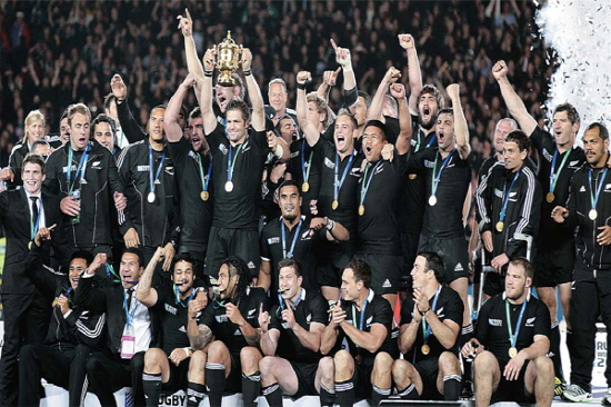 국제럭비평의회(International Rugby Board, IRB) 월드랭킹에서 최다 1위를 차지했고, 럭비 유니온(15인제) 대회 16개 중 10개에서 1위를 차지 했으며 7개 국제럭비선수권대회 중 6차례, 블레디슬로컵(Bledisloe Cup)에서 16년 동안 1위를 누렸다. 지난해 12월 기준으로 올블랙스는 2009년 이후부터 쭉 1위를 차지하는 등 각종 대회에서 뛰어난 실력을 입증하고 있는 올블랙스. ⓒ올블랙스 공식홈페이지