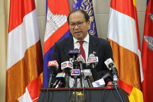 캄보디아 정부가 내년도 경제성장률 전망치를 6.5%로 하향 조정했다. 발언하고 있는 캄보디아 Phay Siphan 정부 대변인. 사진=캄보디아정부대변인협회 홈페이지