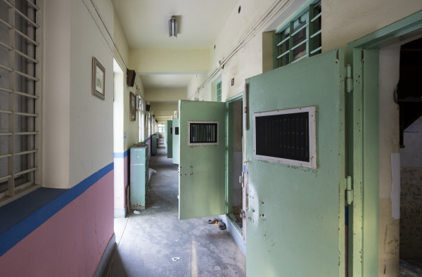 철거를 앞둔 성동구치소는 시민들에게 개방되는 기간동안 신청자에 한해 교도소 내부를 40여분간 투어할 수 있는 프로그램을 운영한다.(사진 남궁선)