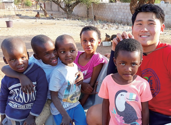 마할라페 지역을 방문해서 아이들에게 한국 이야기와 자신의 경험을 소개하며 잊을 수 없는 시간을 보냈다.