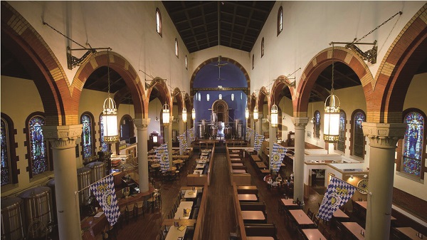 미국 피츠버그 세인트 존 침례교회가 맥주를 파는 선술집으로 개조됐다.