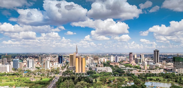 케냐 나이로비는 광활한 초원이 아닌, 해발 1676미터의 고산지대에 위치한다. 국제 도시로서 위상을 갖춘 케냐의 수도이다.
