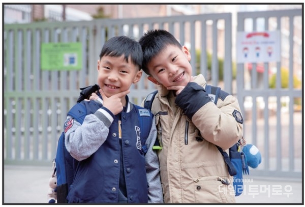 사진 왼쪽부터 남원준, 권형준 어린이