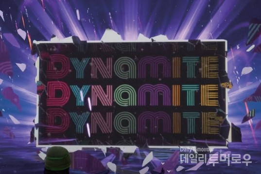 그룹BTS는 ‘다이나마이트’ 신곡 뮤직비디오를 게임 ‘포트나이트’에서 전 세계 최초 공개했다