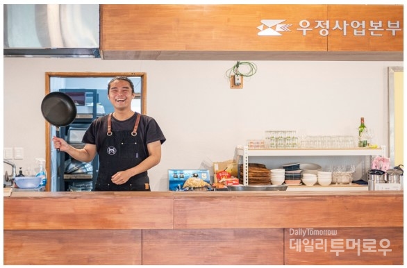경북 의성에 가면 폐건물이었던 안사우체국을 새롭게 꾸며 한식당으로 문을 연 청년 사업가도 만나볼 수 있다. Ⓒ최갑수