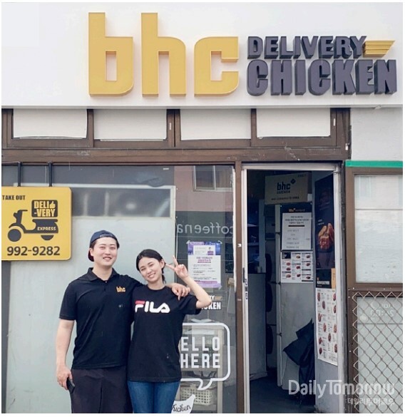 서울시 도봉구 쌍문동에는 그가 아내와 함께 운영하는 치킨 매장과 스시 음식점이 있다.