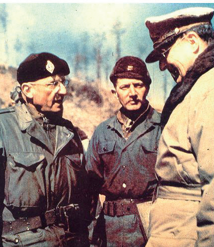 지평리 전투 후에 유엔군 총 사령관 맥아더 원수(사진 맨 오른쪽)와 만난 몽클라르 장군. 사진 지평리를 사랑하는 모임
