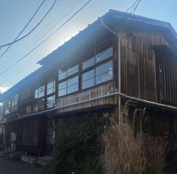 일본여행 중에 유형문화재이자 갤러리, 워크숍 장소로도 쓰이는 건물 잇스이료에 들렀다. 이곳 2층에서는 킨츠기 워크숍이 열리기도 한다. 자주 일본을 방문해 많은 것을 보고 배운다고. 사진제공 이숙