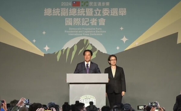 13일에 열린 대만 총통 선거에서 당선된 라이칭더 총통 당선자와 러닝메이트 샤오메이친(오른쪽)의 당선 기자회견. 사진 라이칭더 페이스북
