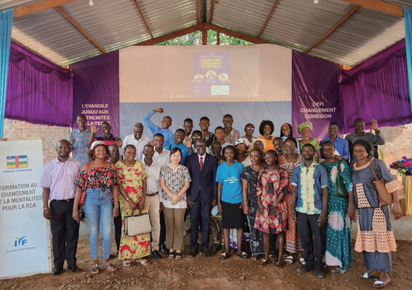 교육 참가자들과 함께 기념 촬영 한 컷. 사진 국제청소년연합 중아공지부