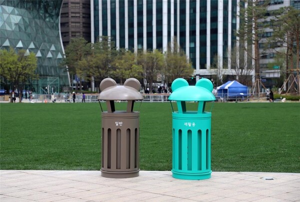 새로 디자인 된 가로 쓰레기통 A타입 특화형. 사진 서울특별시