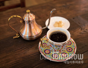 Ŀ���� �������� Ƣ��Ű���� Ŀ�ǿ� ����̴� ������� ����. ���� �豳ȯ ����